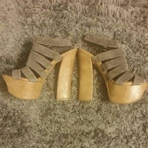 Jessica Simpson platforms